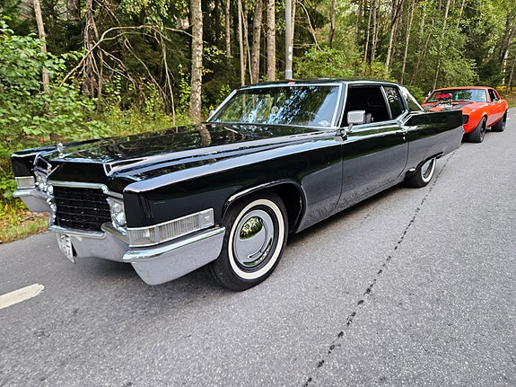 Cadillac Deville 3 of 13
