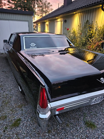 Cadillac Deville 10 of 13