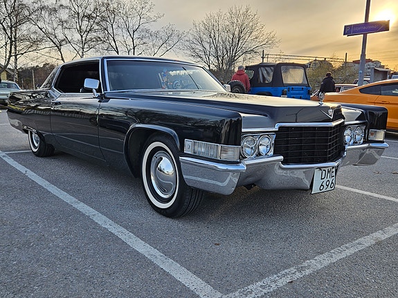 Cadillac Deville 9 of 13