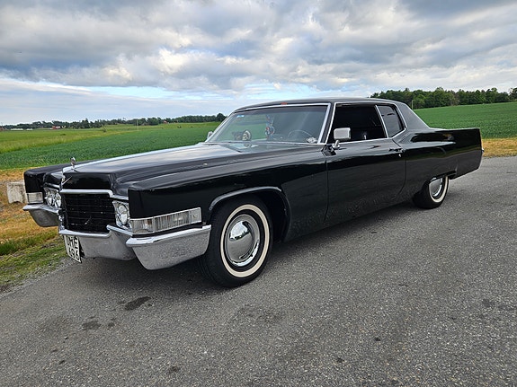 Cadillac Deville 5 of 13