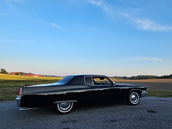 Cadillac Deville 12 of 13