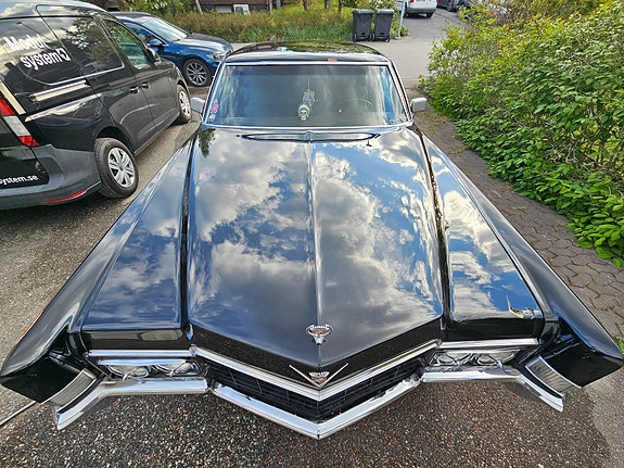 Cadillac Deville 4 of 13