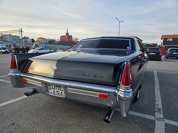 Cadillac Deville 8 of 13