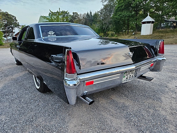 Cadillac Deville 11 of 13