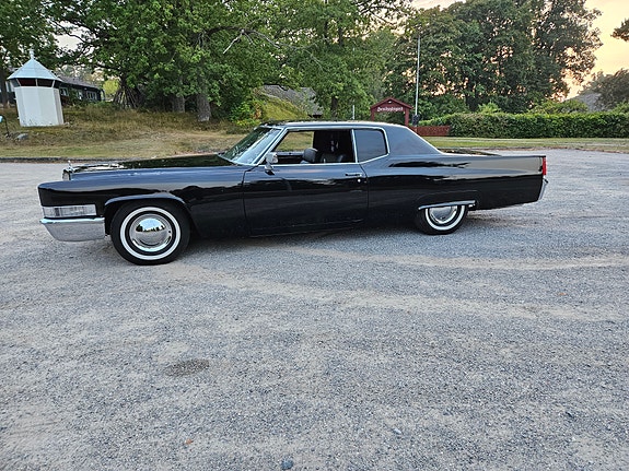 Cadillac Deville 2 of 13