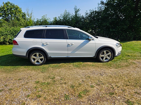 Volkswagen Passat Alltrack 2 of 7