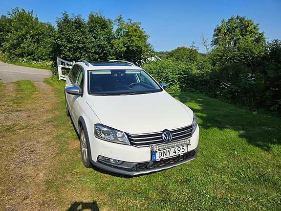 Volkswagen Passat Alltrack 3 of 7