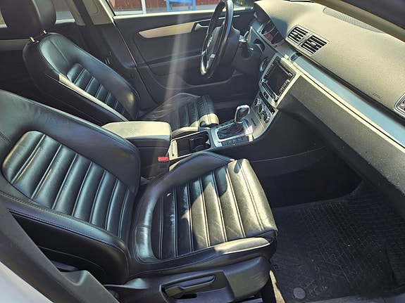 Volkswagen Passat Alltrack 5 of 7