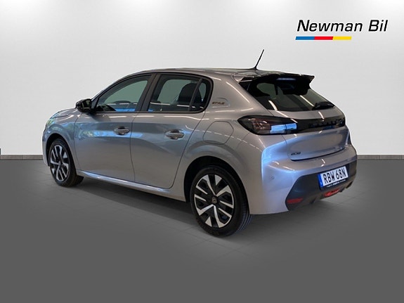 Peugeot 208 3 of 5