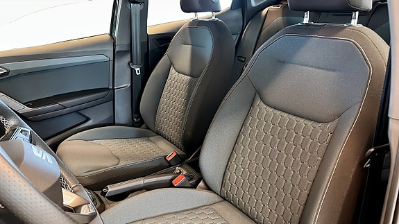 Seat Arona 8 of 12