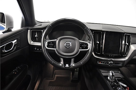 Volvo XC60 2 of 5
