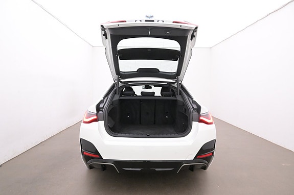 BMW i4 20 of 27