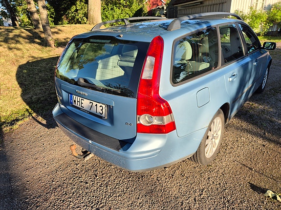 Volvo V50 3 of 5