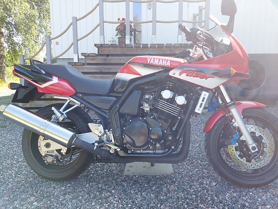 Yamaha FZS600 Fazer 2 of 4