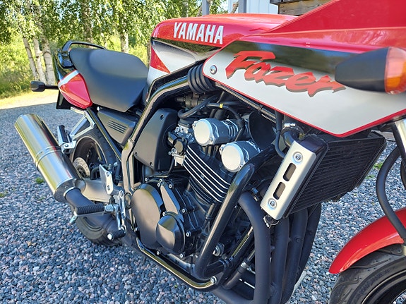 Yamaha FZS600 Fazer 3 of 4