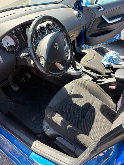 Peugeot 308 4 of 5