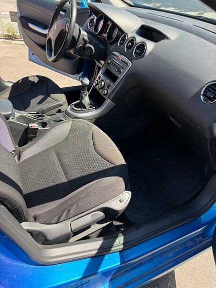 Peugeot 308 2 of 5