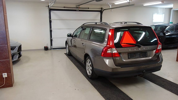 Volvo V70 4 of 10