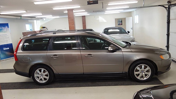 Volvo V70 8 of 10