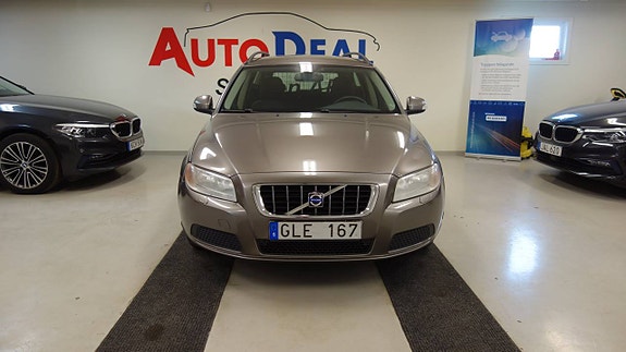 Volvo V70 2 of 10