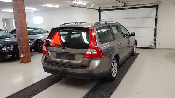 Volvo V70 6 of 10