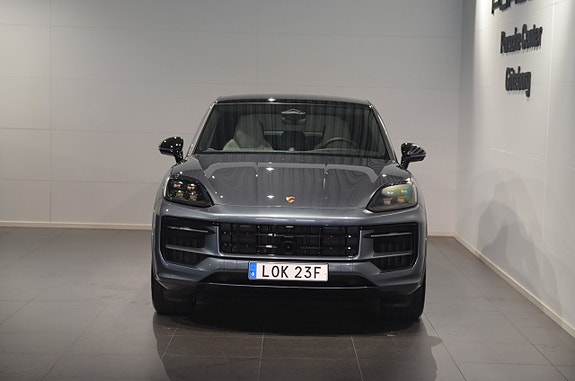 Porsche Cayenne 3 of 21