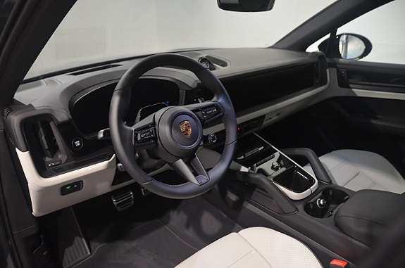 Porsche Cayenne 12 of 21