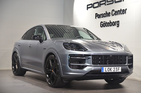 Porsche Cayenne 2 of 21