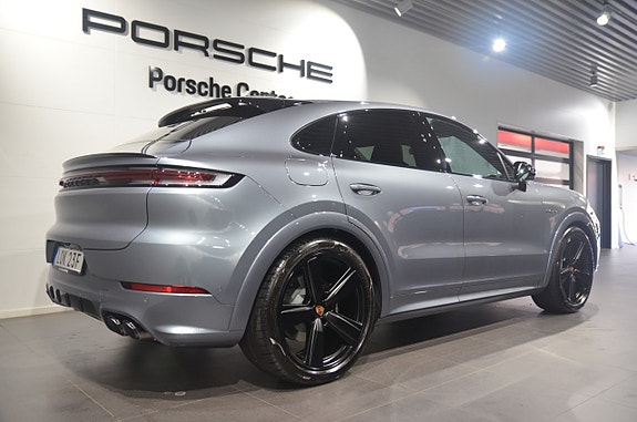 Porsche Cayenne 4 of 21