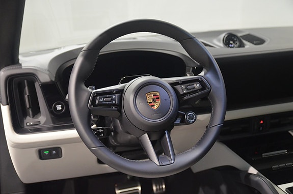 Porsche Cayenne 15 of 21