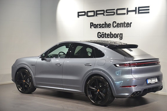 Porsche Cayenne 5 of 21