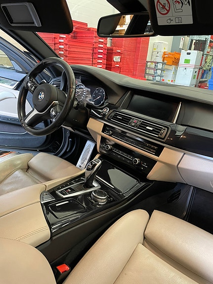 BMW 530d 4 of 5