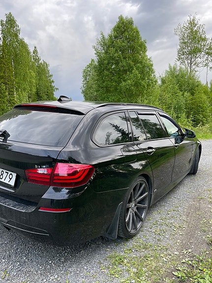 BMW 530d 2 of 5