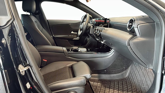 Mercedes-Benz CLA200 d 3 of 5