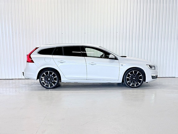 Volvo V60 2 of 20