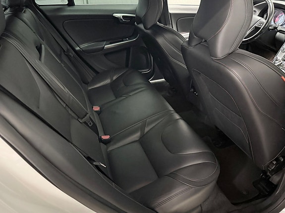 Volvo V60 14 of 20