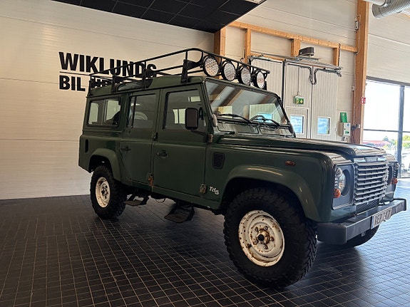Land Rover Defender 110 4 of 21