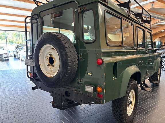 Land Rover Defender 110 5 of 21