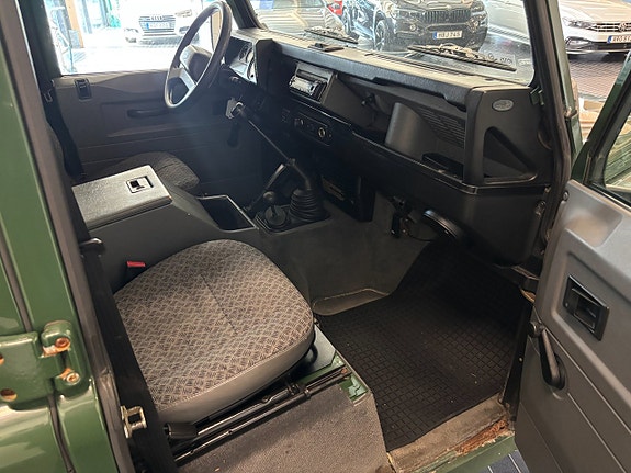 Land Rover Defender 110 20 of 21