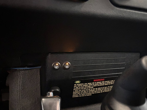 Land Rover Defender 110 14 of 21