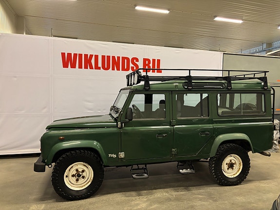 Land Rover Defender 110 2 of 5