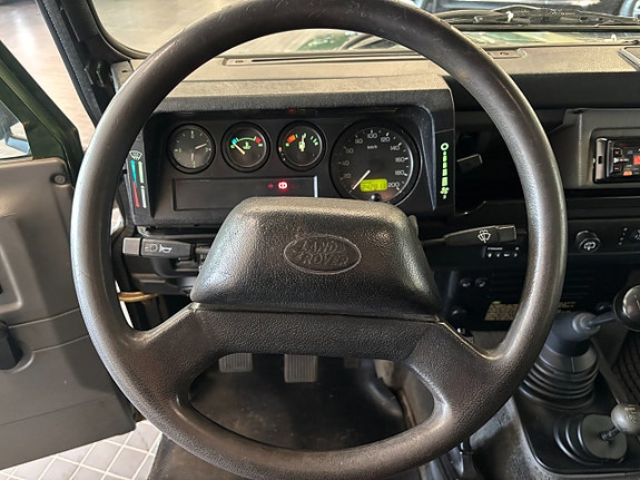 Land Rover Defender 110 11 of 21