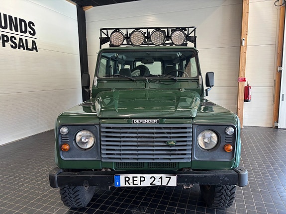 Land Rover Defender 110 3 of 21