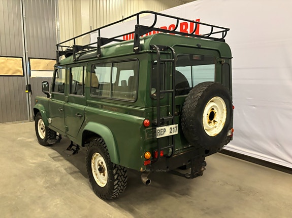 Land Rover Defender 110 3 of 5