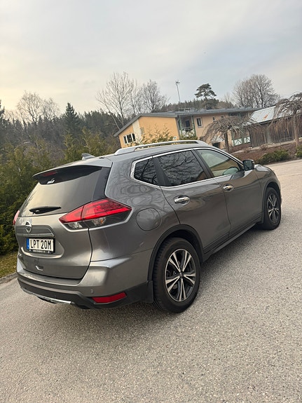 Nissan X-Trail 2 of 5