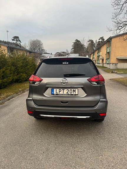 Nissan X-Trail 3 of 5