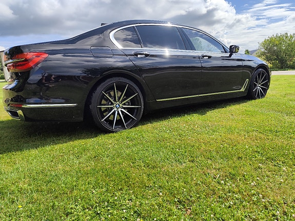 BMW 750Li 3 of 5
