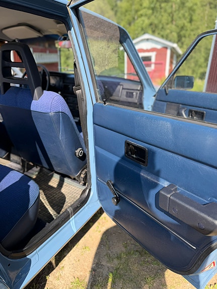 Volvo 244 3 of 5