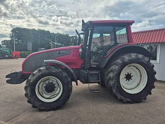 Valtra T 151 E 2 of 5