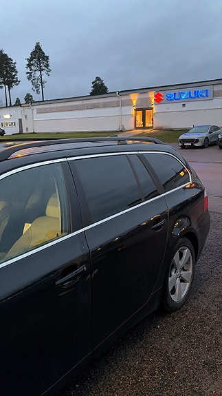 BMW 525Xi 2 of 5